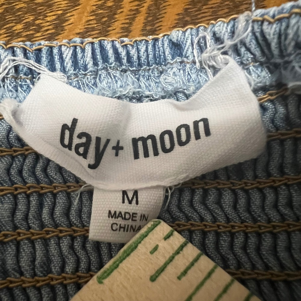 Day + Moon Denim Halter Dress Womens Medium Light Wash Blue Fit & Flare DM1184 - Picture 3 of 8
